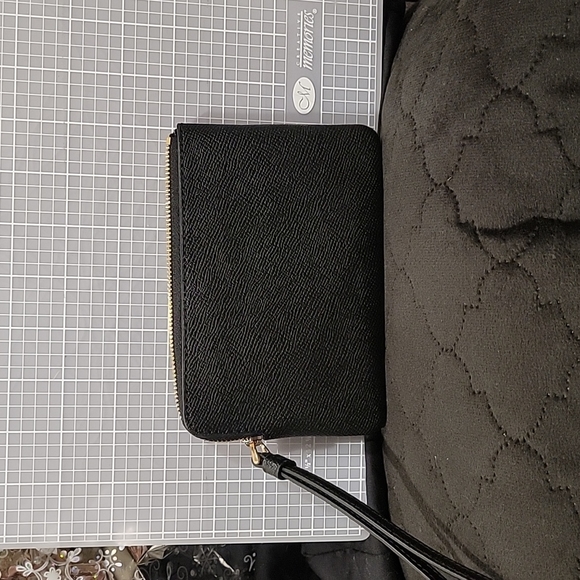 COACH Wristlet - Picture 5 of 8